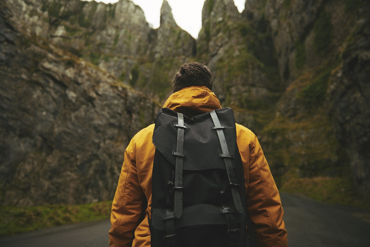 15 Solo Travel Safety Tips For Guys