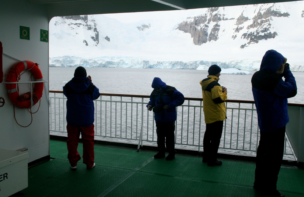 Helicopter Evacuation on Polar Cruises_ How It Really Works